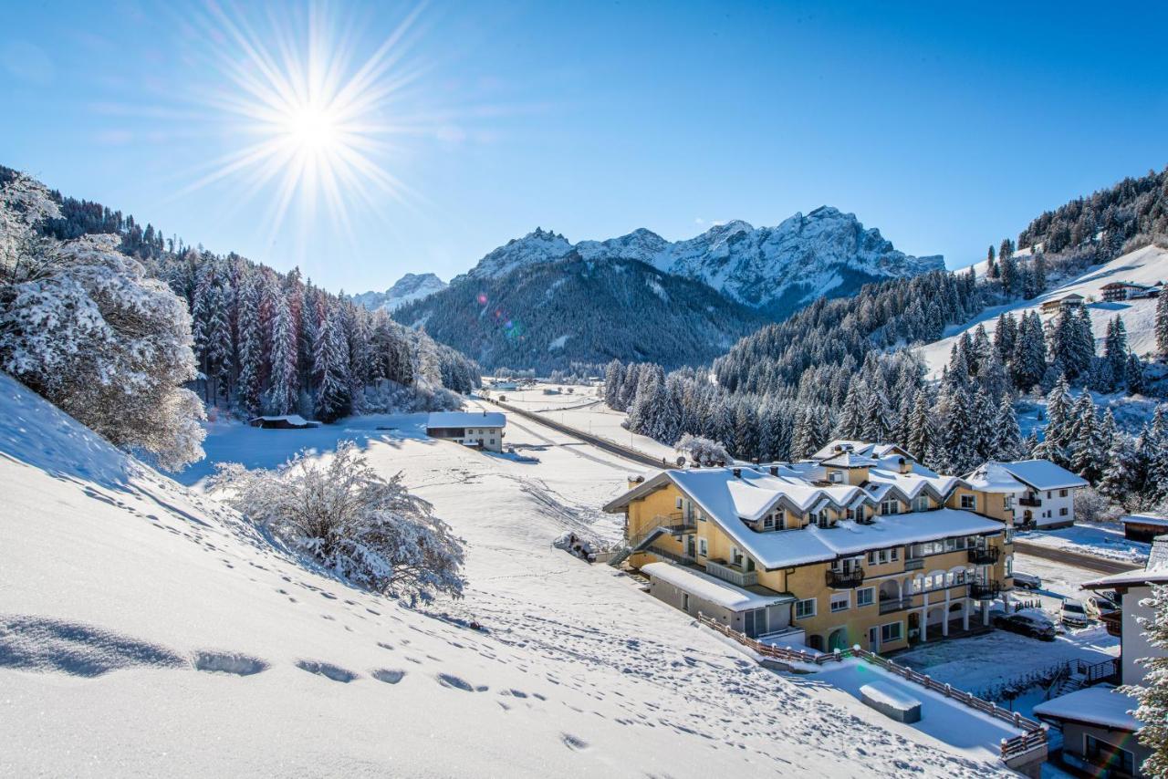 Hotel Erika Braies  Buitenkant foto